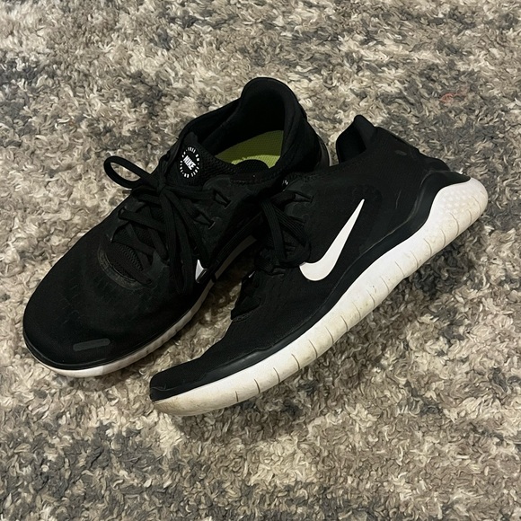 Nike Shoes - Nike Free Run